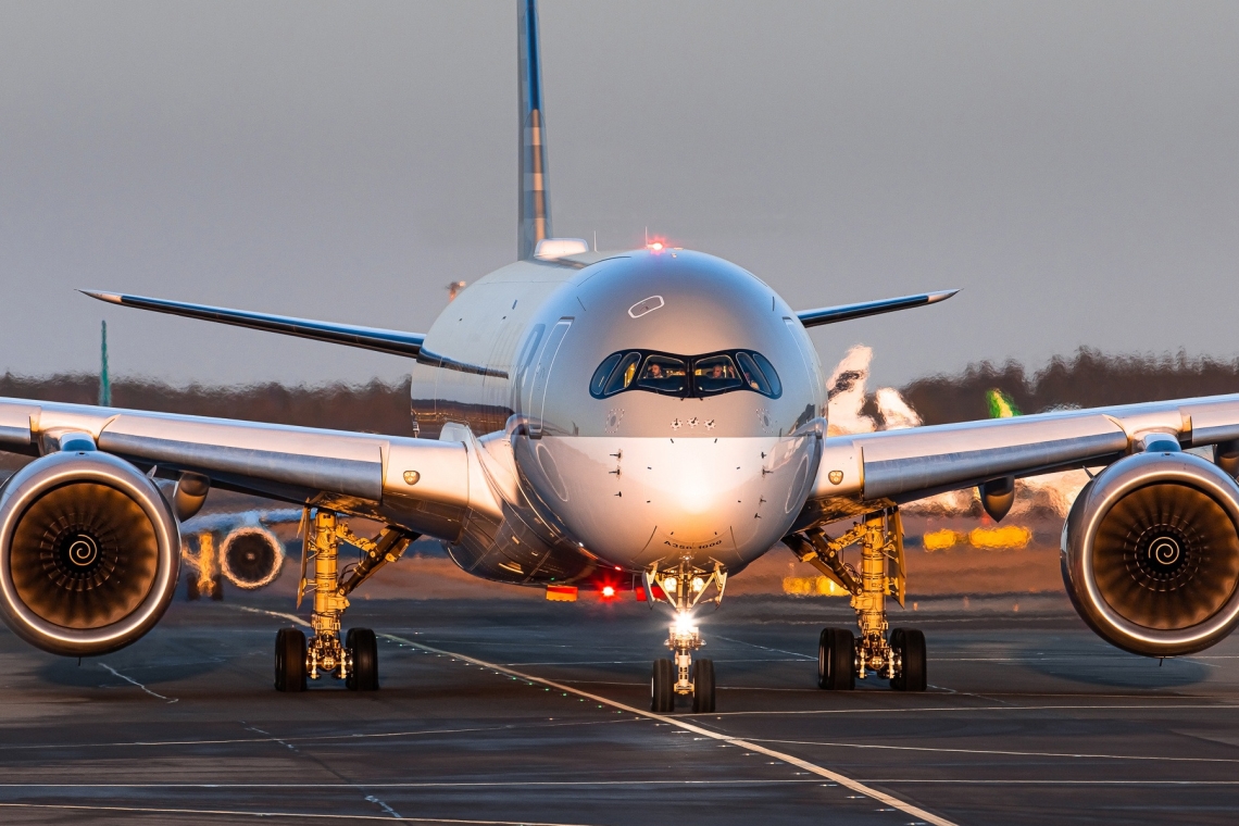 Incident Choc à l'Aéroport de Tokyo : Un Airbus A350 de Japan Airlines en Feu, Cinq Personnes Portées Disparues